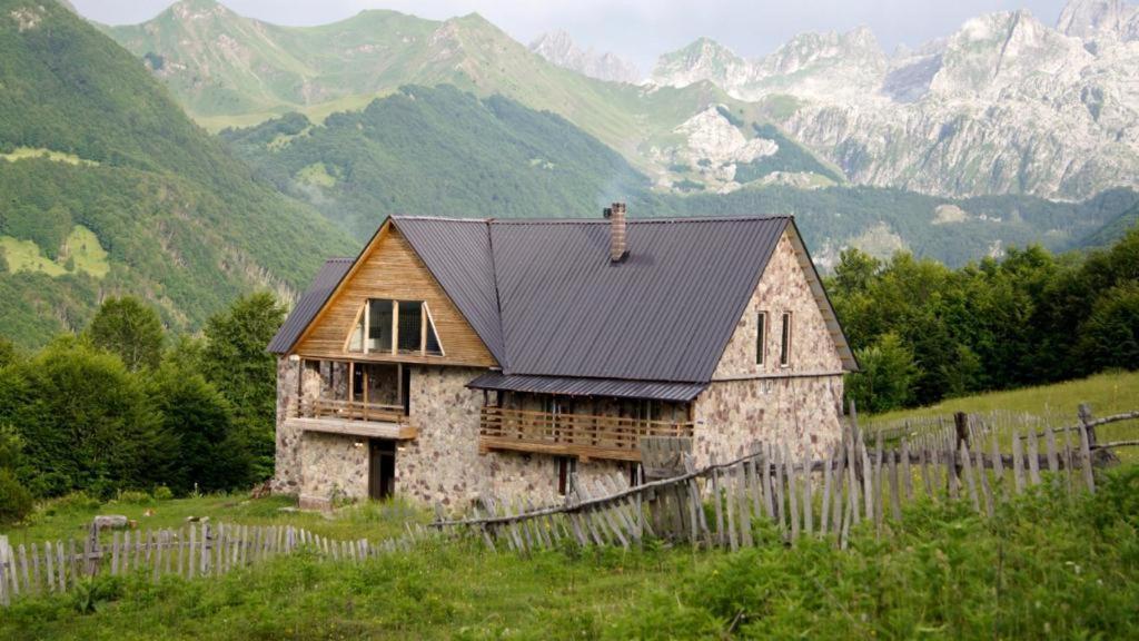 Hotel Kelmendi Lepushe Buitenkant foto